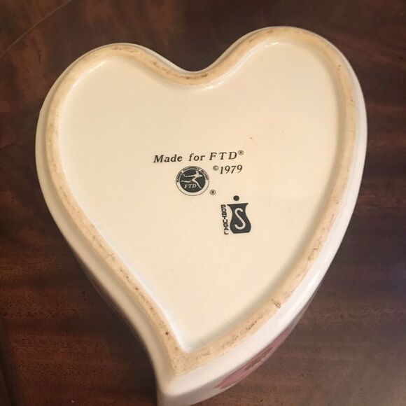 Heart Shaped Dish Pink Painted Flowers Made for FTD 1979 Great For Valentine - Picture 6 of 6